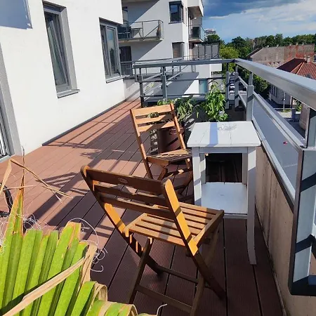 Barber's Home, Free Private Parking Apartment